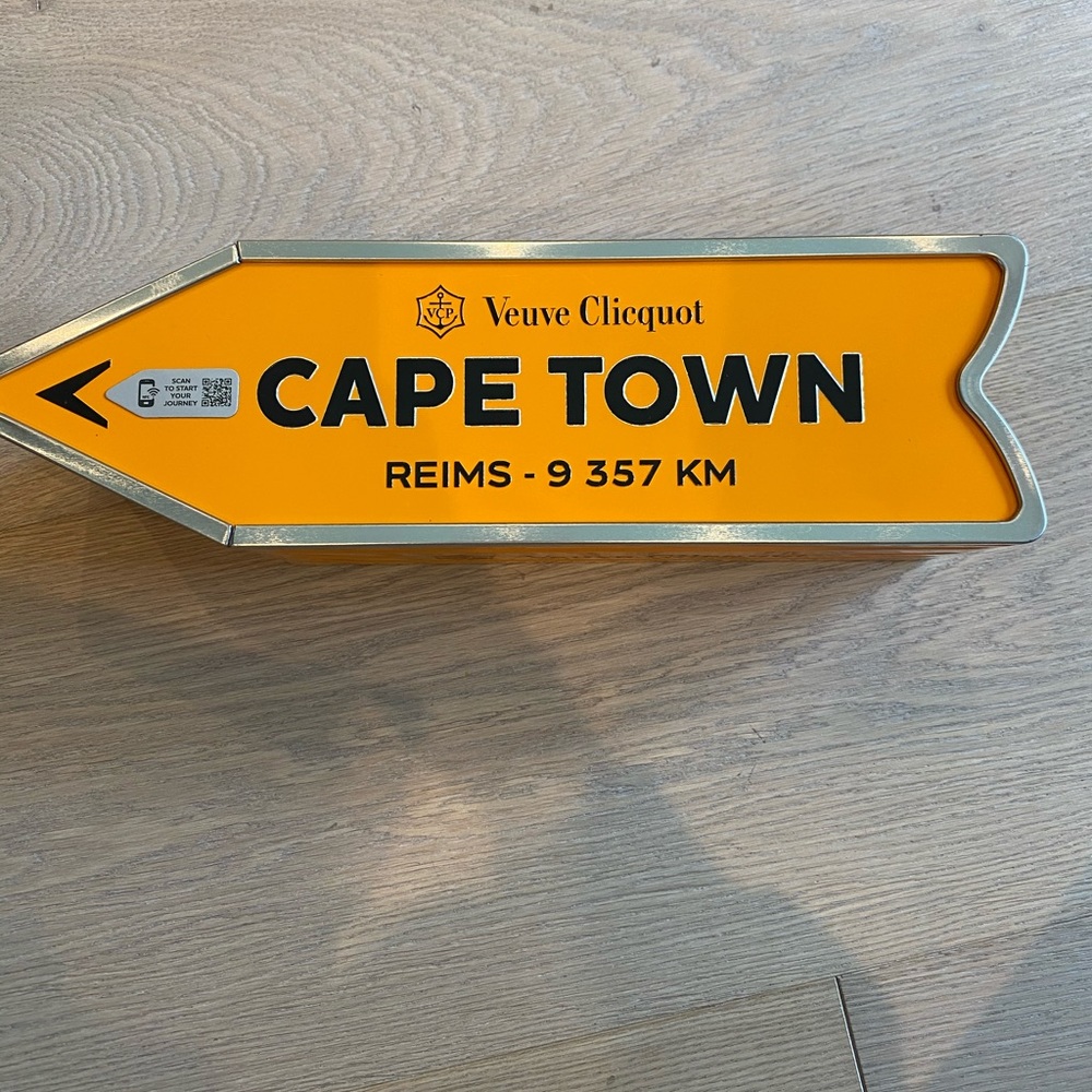 Veuve Clicquot Tin - Capetown